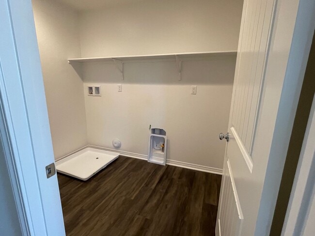 Building Photo - Newly Built 5 Bedroom in Beaumont