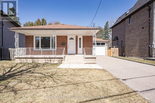 Building Photo - 51 Rockport Crescent
