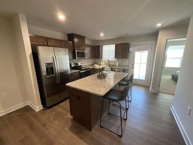 Foto del edificio - 710 Cresslyn Ct