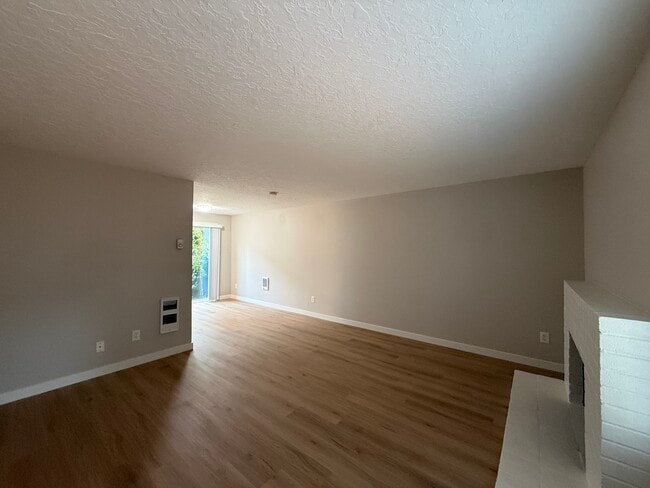Building Photo - 5115 SW 62nd Ave