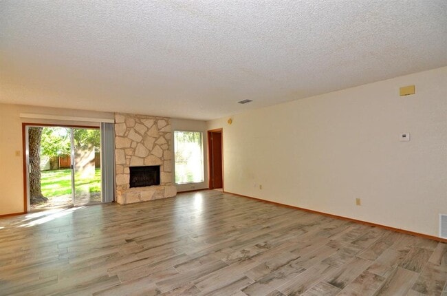 Building Photo - 6303 Earlyway Dr