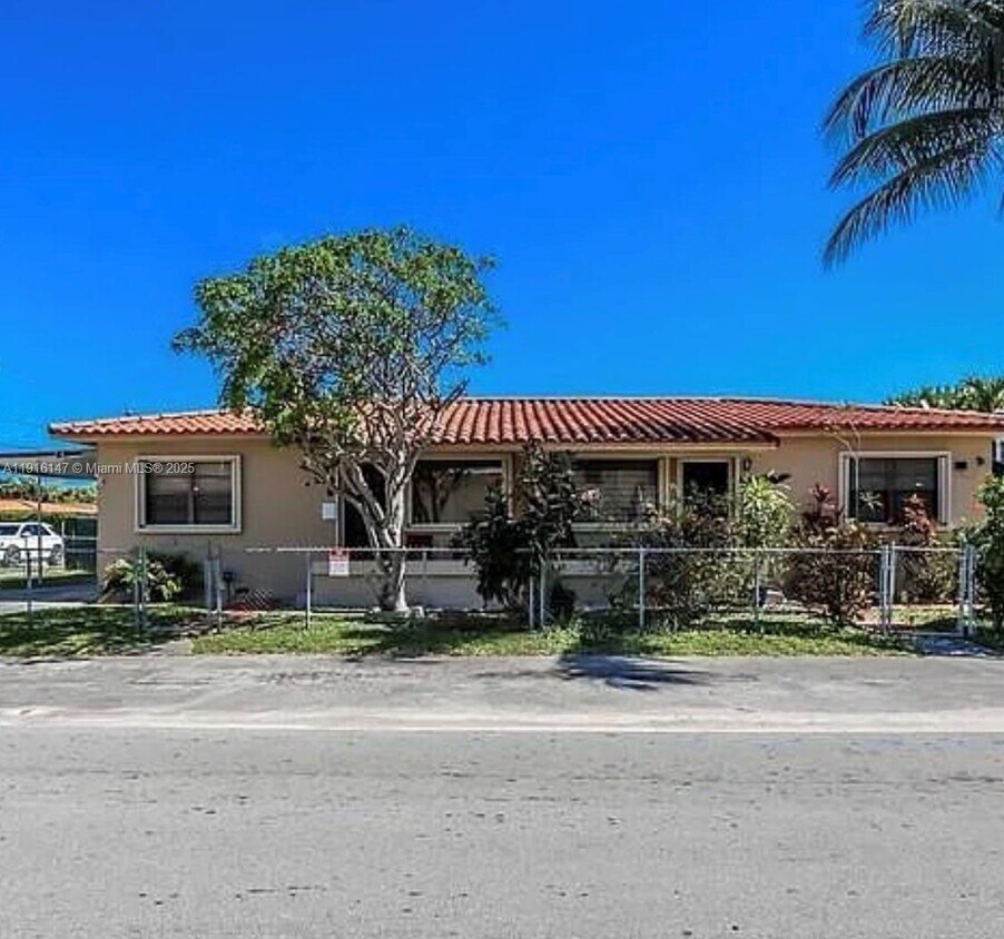 Foto principal - 1801 SW 25th Ave