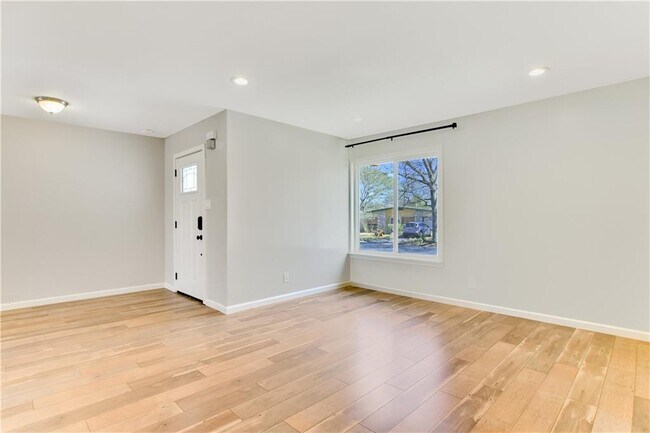 Foto del edificio - 5204 Creekline Dr