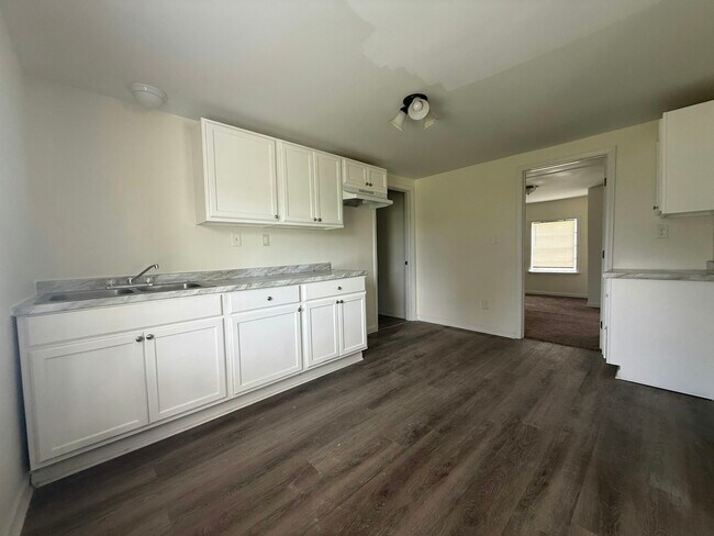 Foto del edificio - 3742 Berry Ln