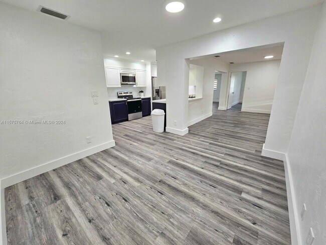 Building Photo - 7105 NW 97th Ave