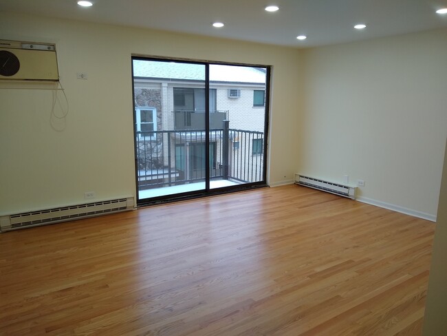 Building Photo - 5113 N East River Rd