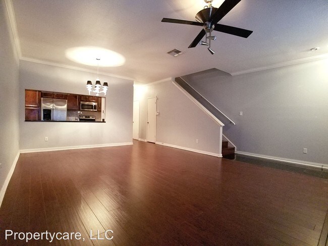 Building Photo - 17487 Red Oak Dr