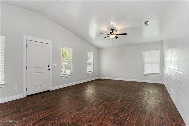 Building Photo - 1423 Ferris St