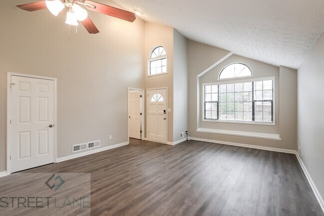 Foto del edificio - REDUCED! - Now offering $750 off first ful...