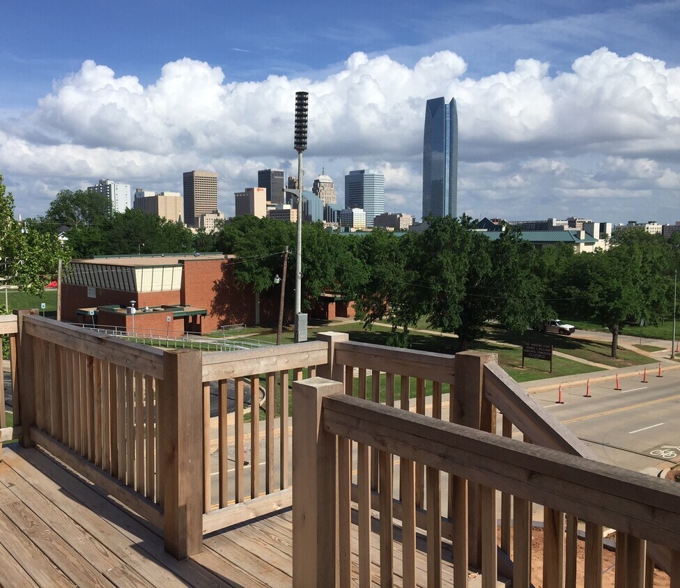Spectacular views of downtown - 800 NW 8th St