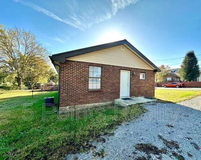 Building Photo - 1201 Sylvia Dr