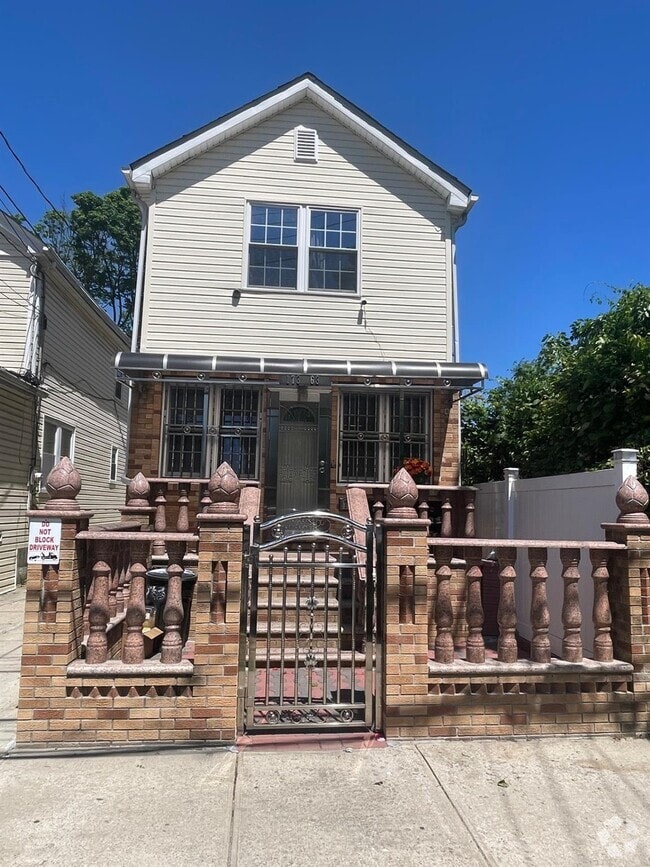Building Photo - 40 Adams St