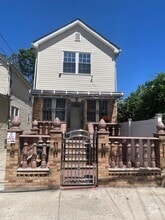 Building Photo - 40 Adams St