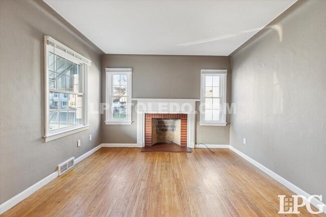 Foto del edificio - 4336 Lyman Ave