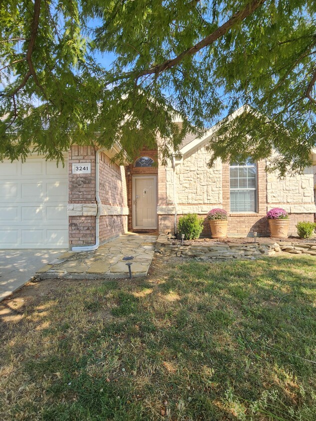 Foto principal - 3241 Chesington Dr