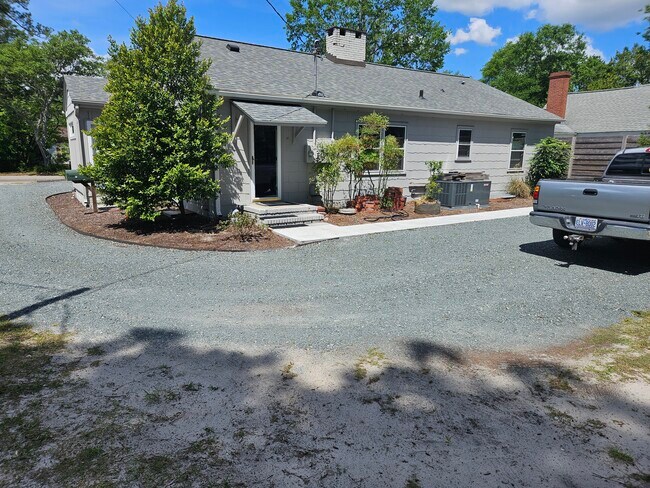 Aparcamiento privado en la parte trasera. - 526 N 23rd St