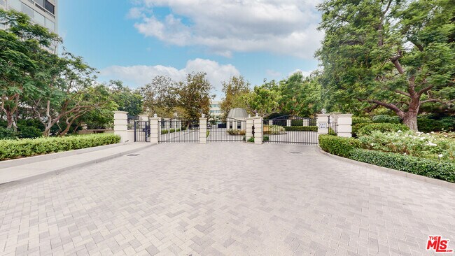 Building Photo - 2222 Ave of the Stars