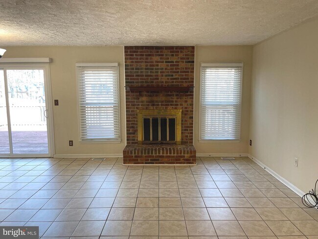 Building Photo - 121 Ivywood Dr