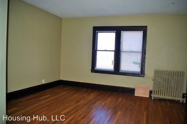 Building Photo - 1372 Selby Ave