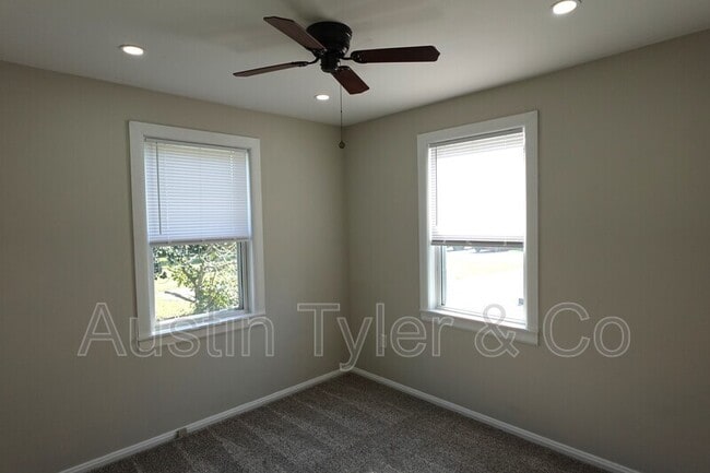 Building Photo - 4261 Kelson Ave