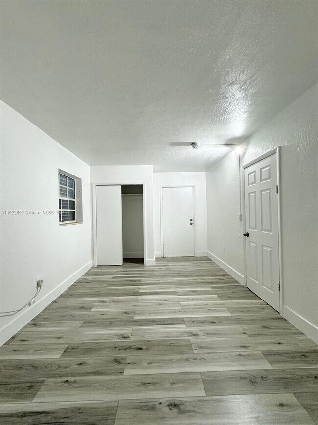 Foto del edificio - 160 NW 62nd St