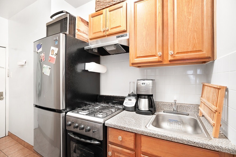 16 Abingdon Square Unit 4A, New York, NY 10014 Room for Rent in New