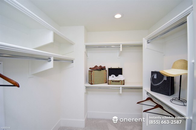 Building Photo - 4 br, 3.5 bath Townhome - 476 Sam Cava Lane -