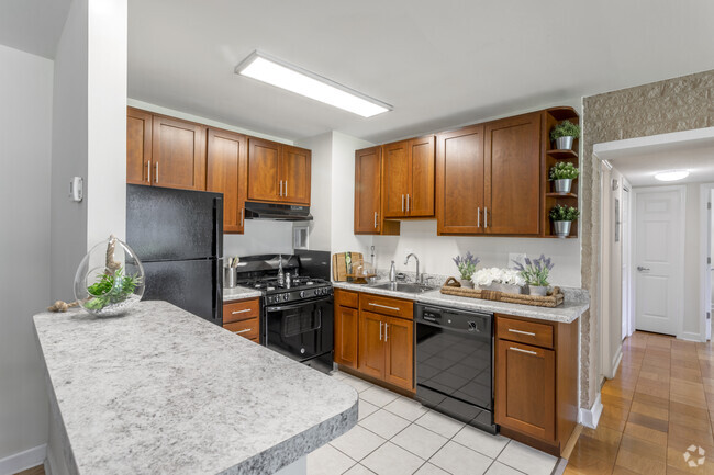 2 BR, 1 BA - 856 SF - Heritage Park Apartments