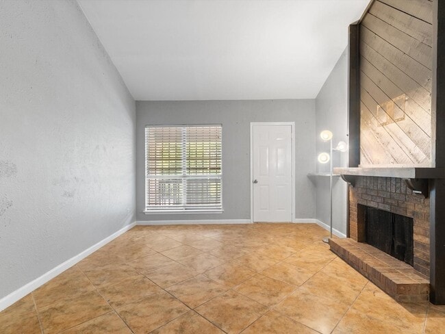 Building Photo - 7165 Fair Oaks Ave