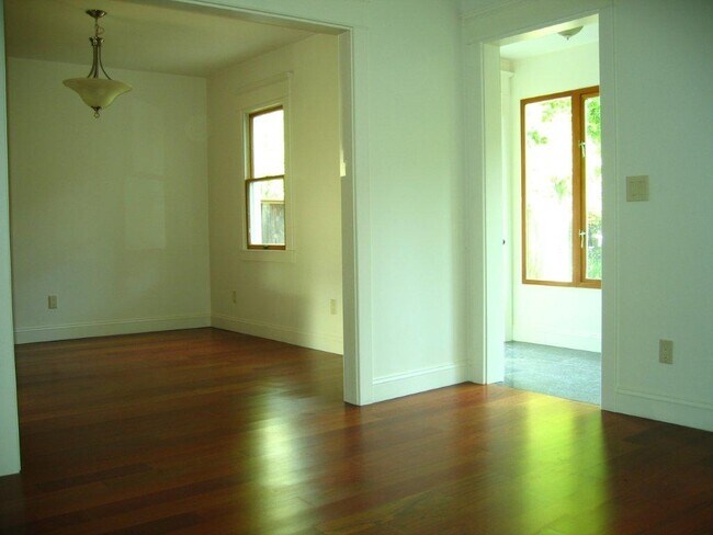 DR, LR, Entrada - 2575 6th Ave W