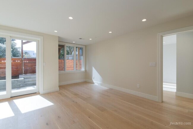 Building Photo - 123 Ashbury St