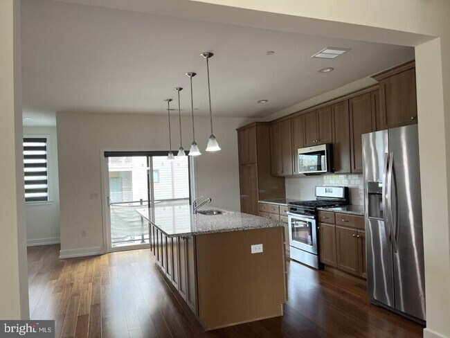 Foto del edificio - 916 Lakeview Ct