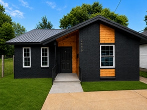 Building Photo - 2499 Calvert Ave