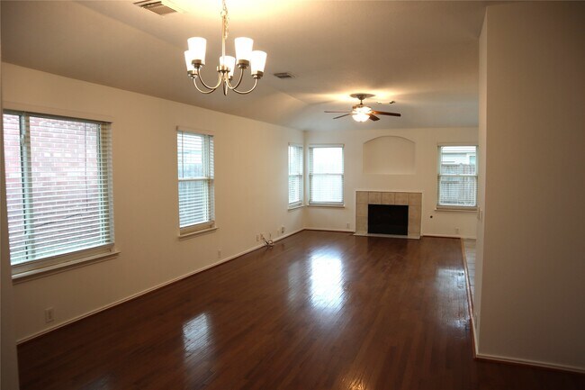 Foto del edificio - 19306 Wading River Dr