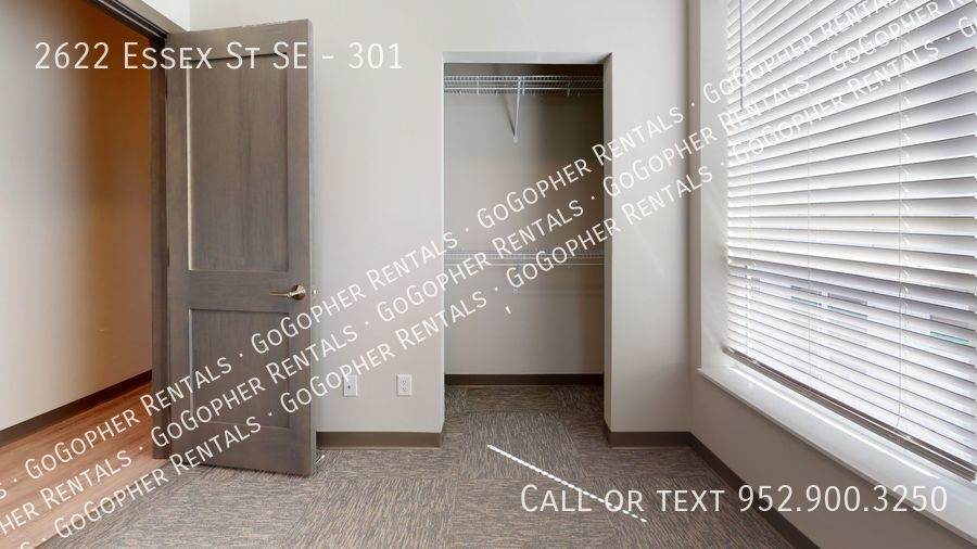 Building Photo - Modern 5 Bedroom Apartment Close to U of M...