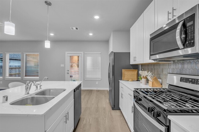 Foto del edificio - 18720 Presswood Wy Dr