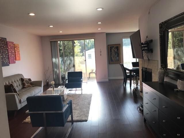 Building Photo - 10671 Holman Ave