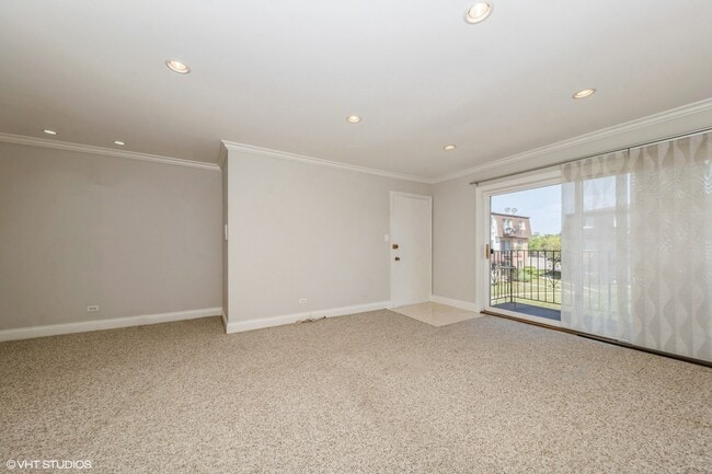 Building Photo - 9470 Bay Colony Dr