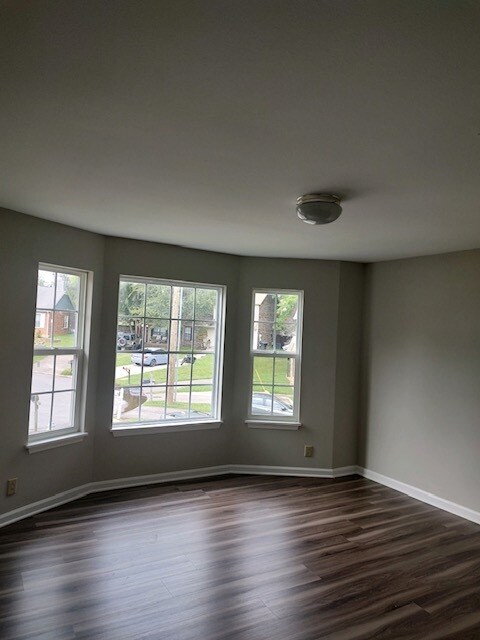 Building Photo - 1024 Silver Ct