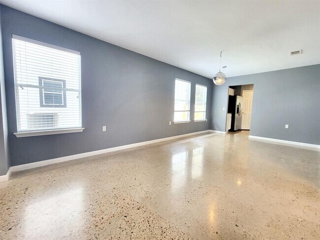 Foto del edificio - 5608 Steven Creek Way