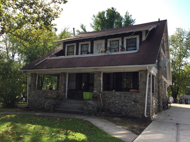 Building Photo - 1921 Summit St