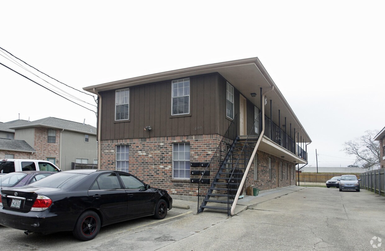 Primary Photo - 1605 Lake Ave