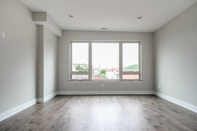 Photo of a similar property - 1215 N 25th St