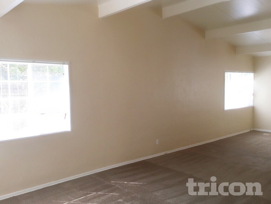 Foto del edificio - 13710 Mt Whitney St