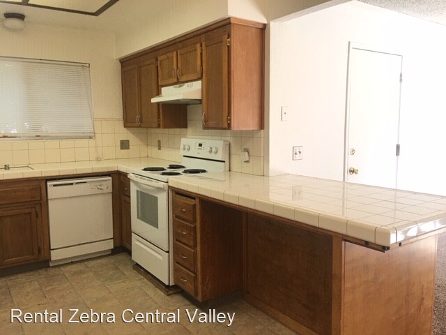 Building Photo - 3 br, 2 bath House - 3430 La Jolla Way