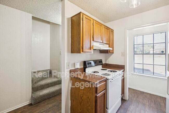 Foto del edificio - 8109 Silver Creek Rd