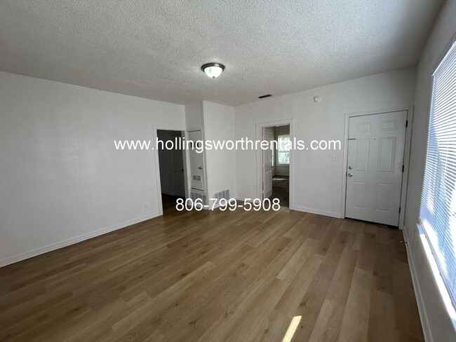 Building Photo - 3 bedroom 2 bath house