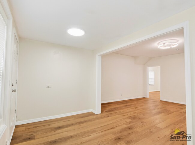 Building Photo - 213 Live Oak Ave