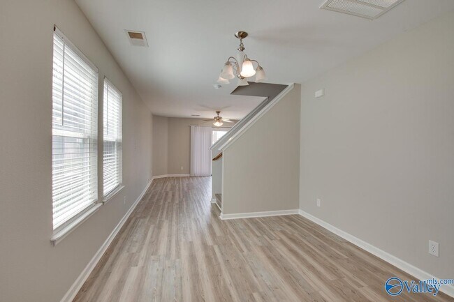 Foto del edificio - 128 Farmington Dr
