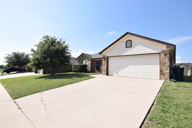 Building Photo - 2506 Traditions Dr